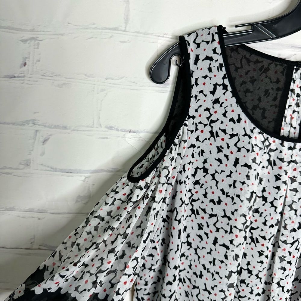 Max Studio small cold shoulder top - Picture 3 of 6